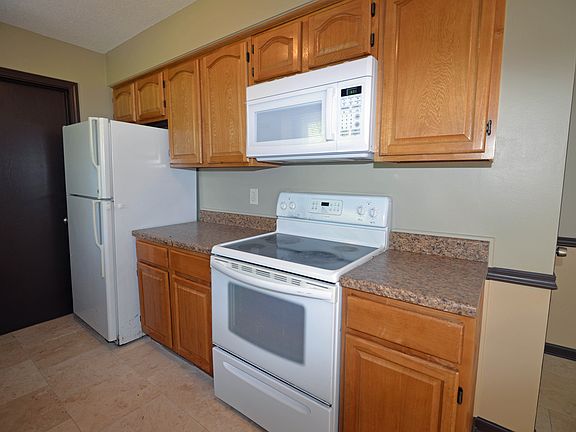 Kitchen with Frig that stays