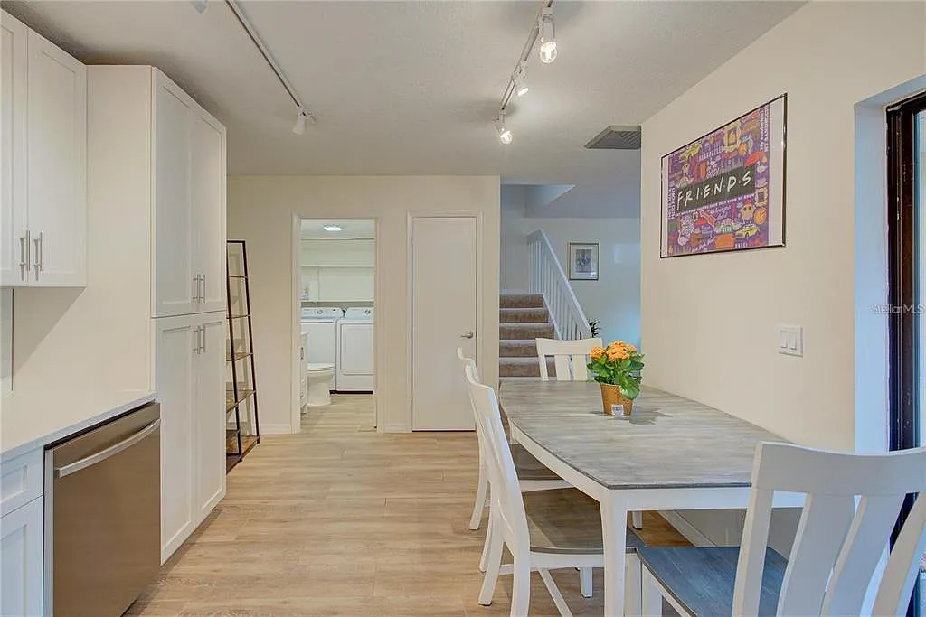 2 bed, 2.5 bath, 1344 sqft, $2,300 — Photo 4