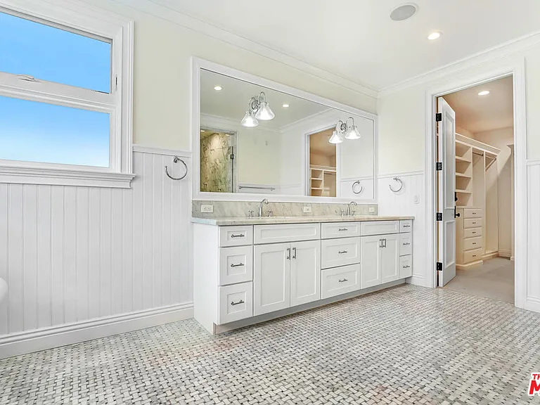 11540 Clover Ave — Photo 29