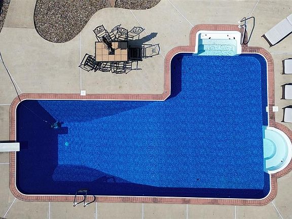 3rd image of 371 Peaceful Hollow Dr