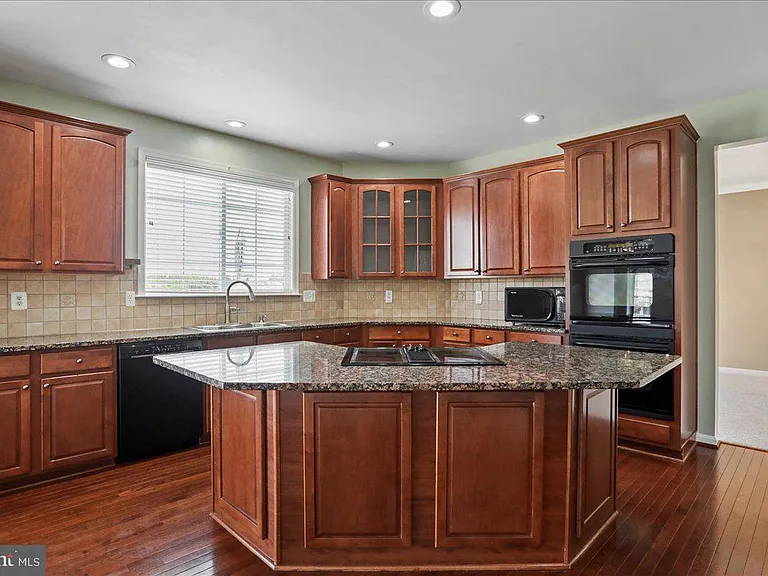 319 Morlyn Dr — Photo 11