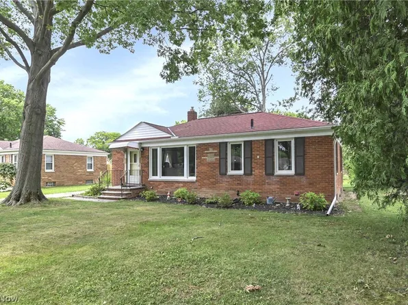 37636 Lake Dr, Avon, OH 44011