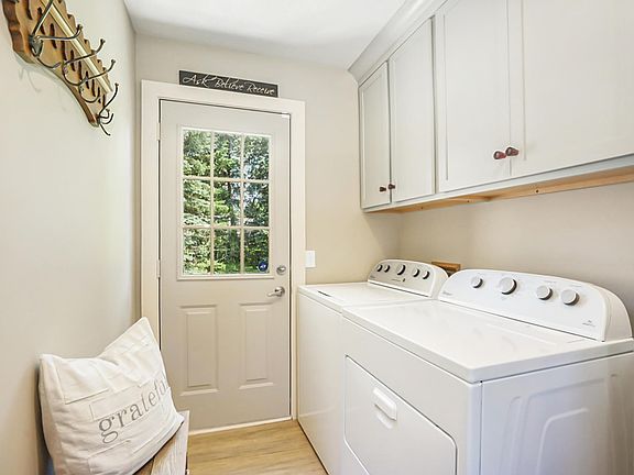 3rd image of 7337 Old Lantern Dr SE