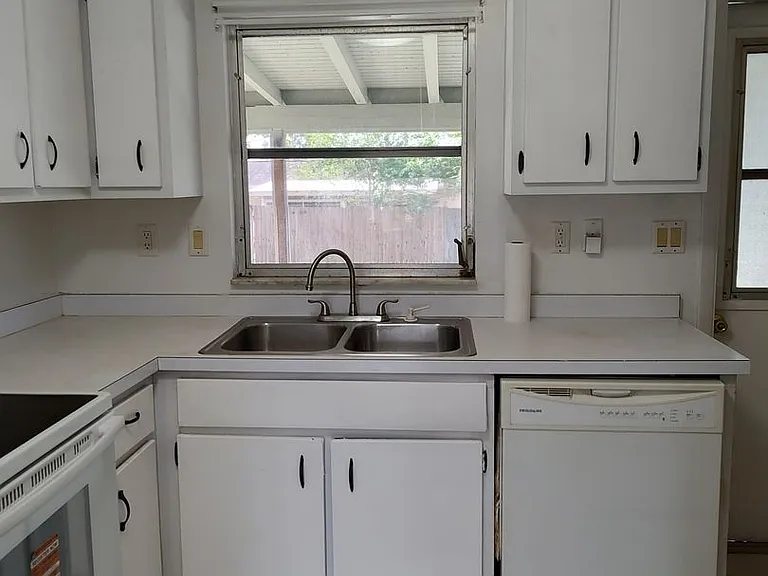 4470 Cynthia Ln — Photo 5