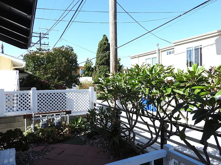 3700 Crestwood Pl — Photo 2