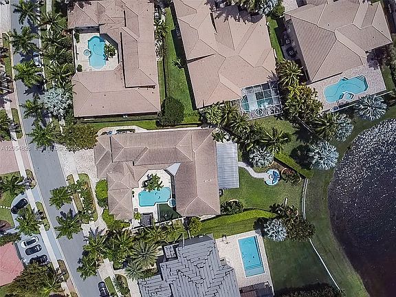 4th image of 1371 Victoria Isle Dr