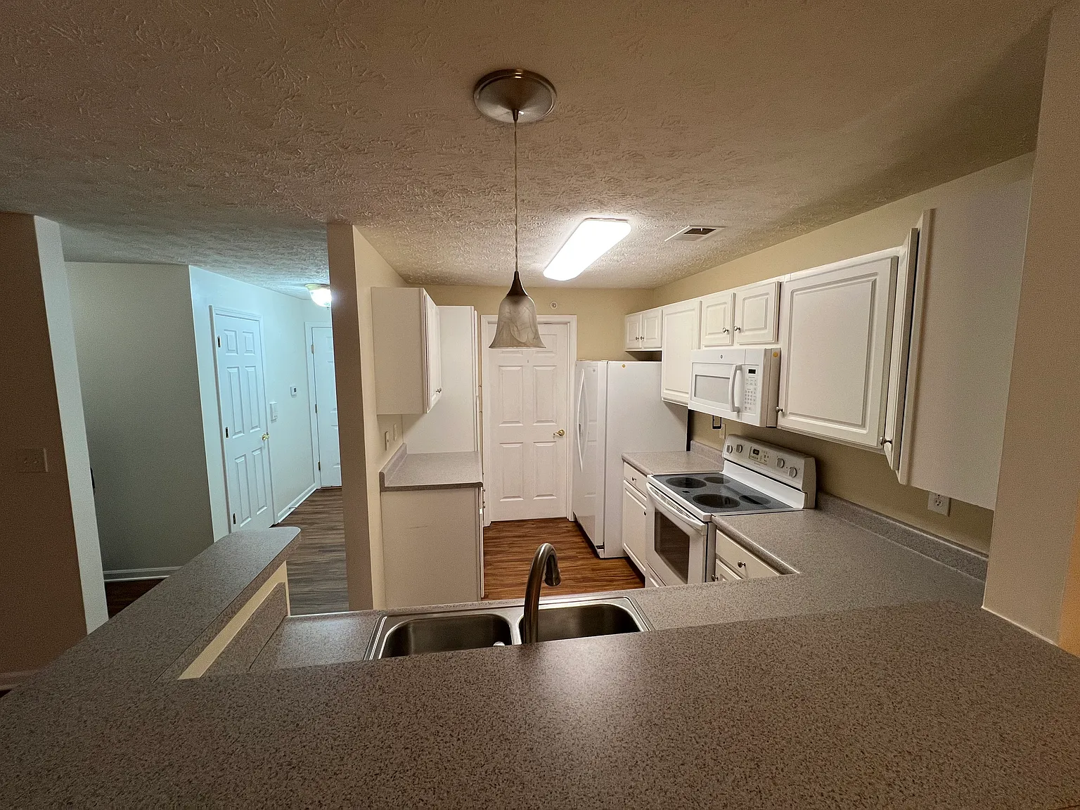 3 bed, 1301 sqft, $1,700 — Photo 4