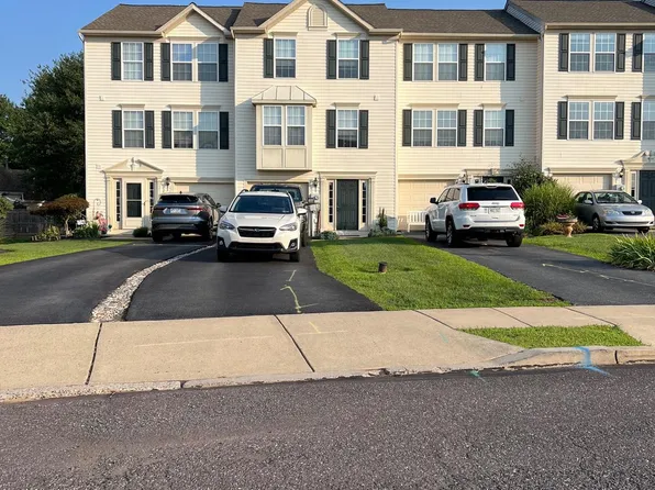 2702 Orchard View Rd, Reading, PA 19606