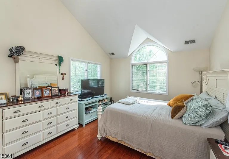 56 Davenport Rd — Photo 12