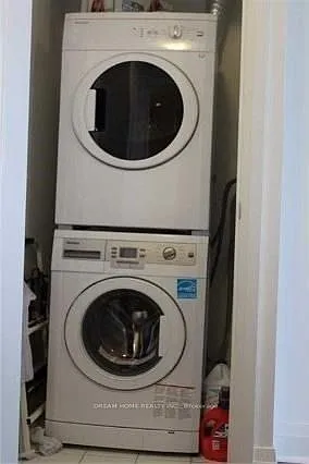 1080 Bay St #1105 — Photo 7