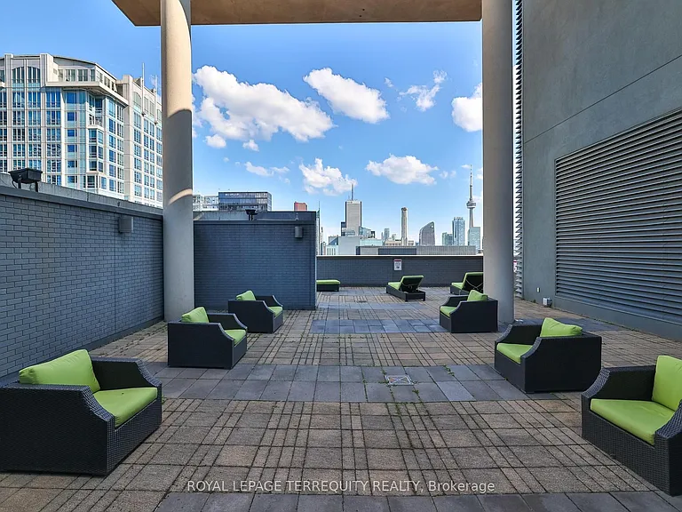 770 Bay St #2412 — Photo 40