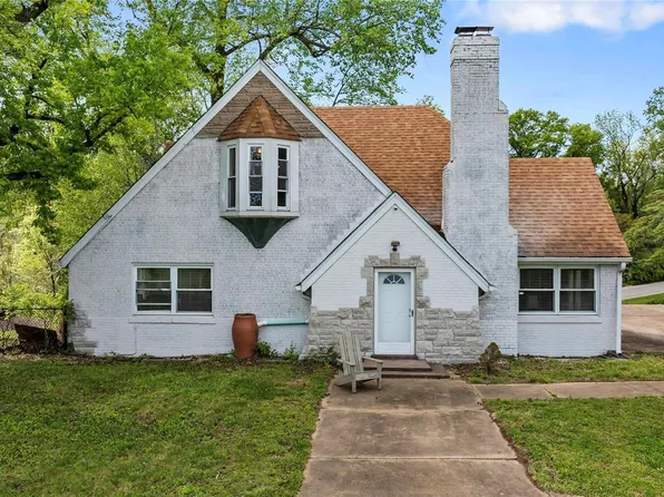 9836 Parkway Dr, Saint Louis, MO 63137