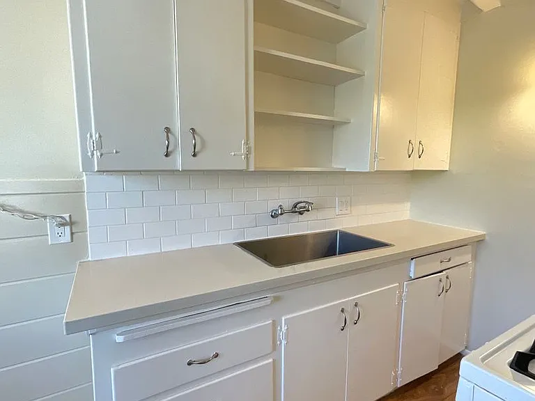 203-209 E Acacia Ave — Photo 9