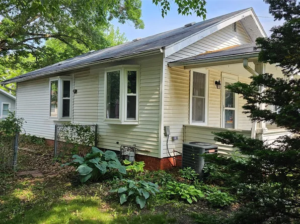 613 E 8th St N, Newton, IA 50208