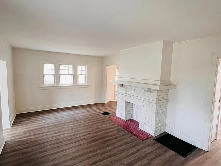1127 Vernon Dr — Photo 1