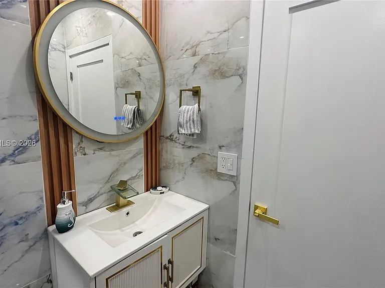 1670 SW 20th St #2 — Photo 49