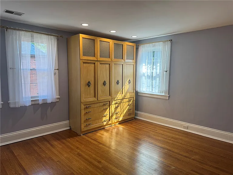 703 Saint James St — Photo 32
