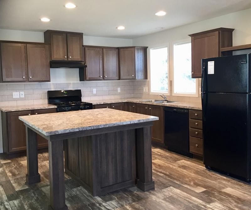 1st image of 4557 Ashwood Dr W