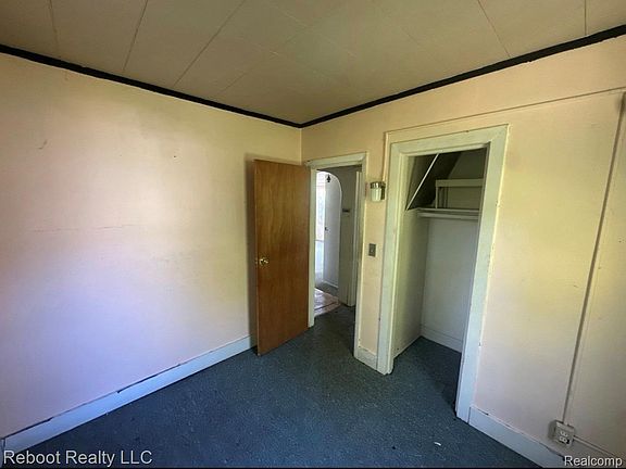 3rd image of 1815 Mack Rd