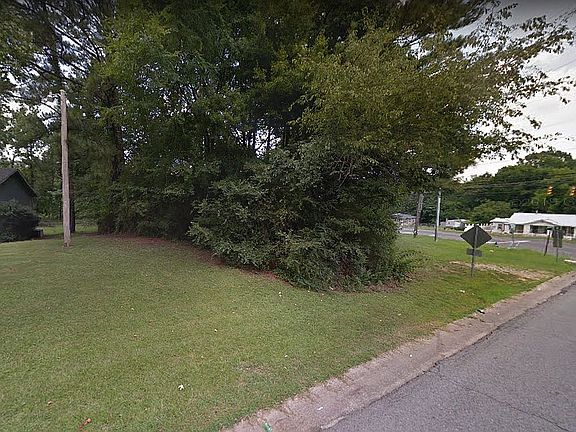 2nd image of 401 Memorial Dr