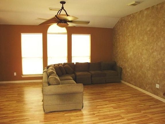 4th image of 2919 Flower Hill Dr