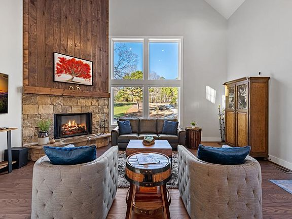 2nd image of 320 Bridge Rd