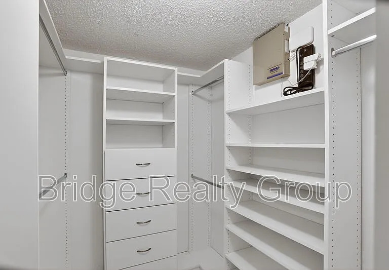 10315 Winding Creek Ln — Photo 20