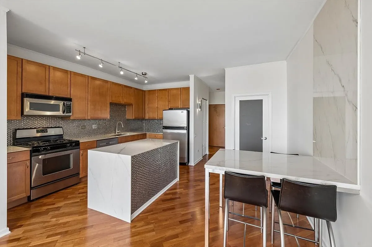 2 bed, $4,200 — Photo 3
