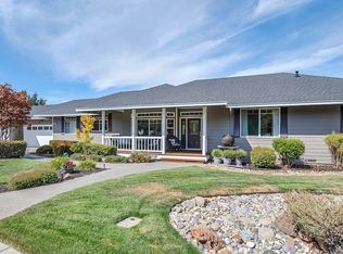 860 Rainshine Ct, Penngrove, CA 94951