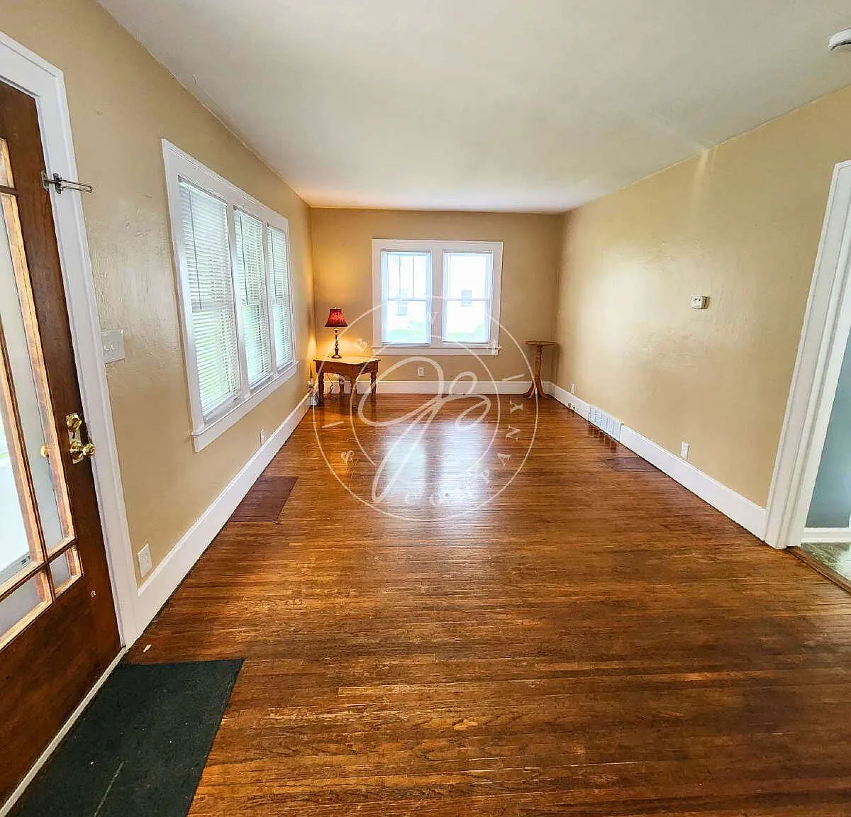 3 bed, 1.0 bath, 1248 sqft, $1,450 — Photo 2