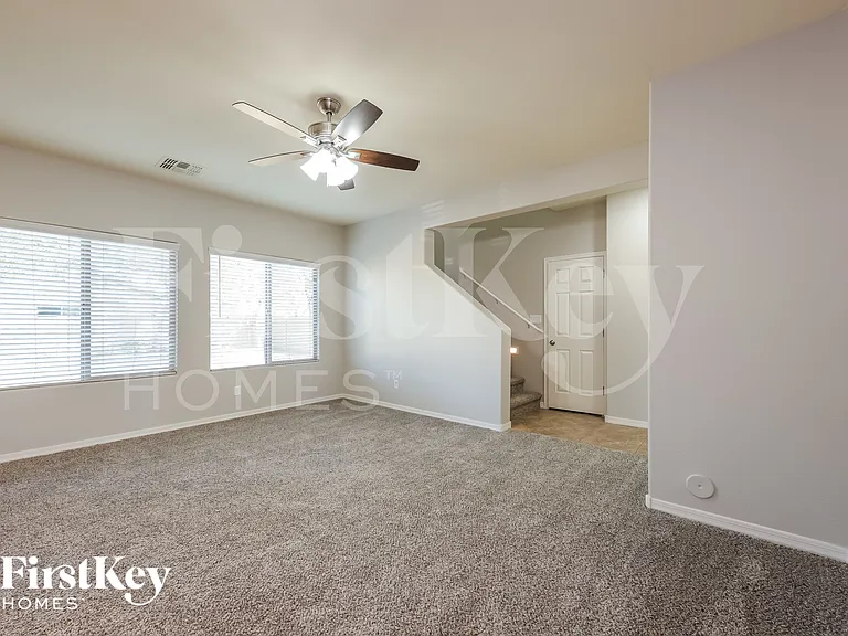 11028 E Silver Springs Ave — Photo 4