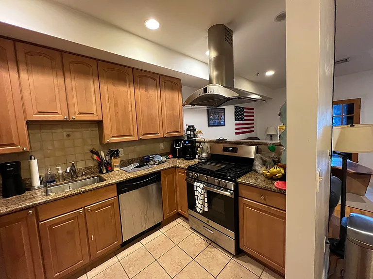 613 Monroe St #4 — Photo 3
