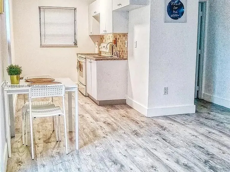 Dining area and full kitchen