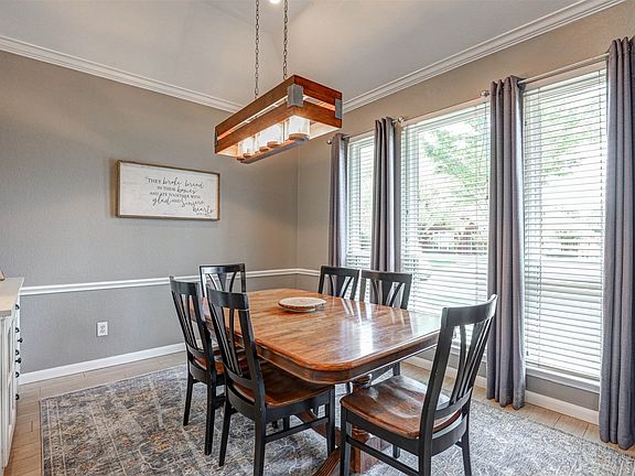 3rd image of 1803 Meadow Ridge Dr
