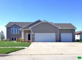 52 Cypress Dr, Vermillion, SD 57069