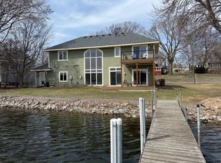 1926 Fagerness Point Rd, Wayzata, MN 55391
