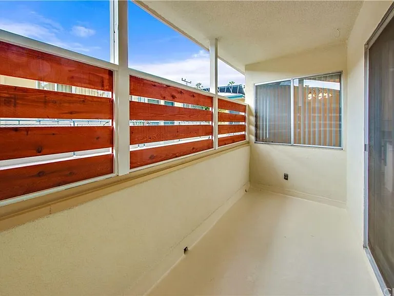 1040 Euclid St — Photo 8