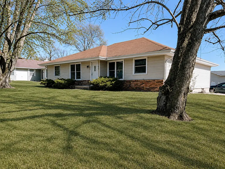 426 Jeffrey Ln — Photo 1