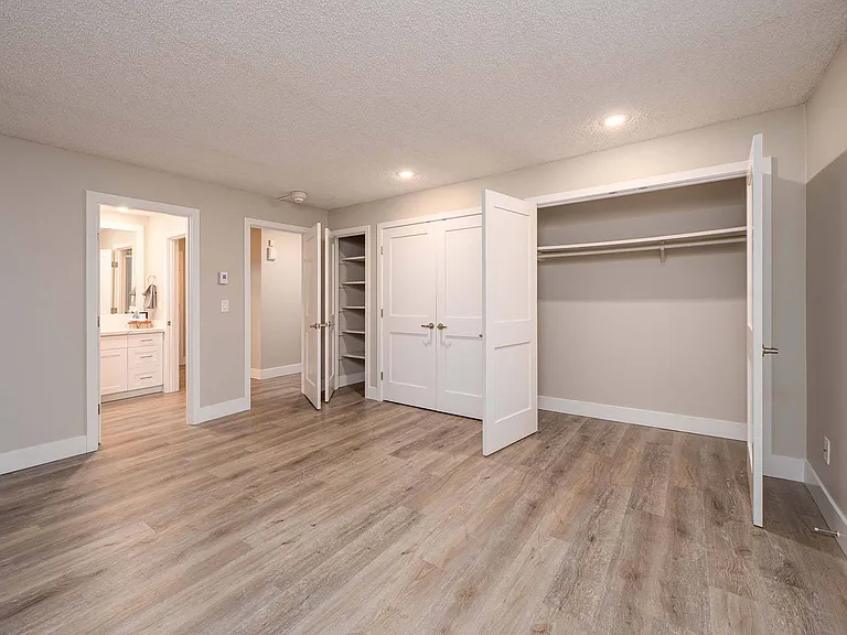 The Regent at Bellevue Way Apartments — Photo 24
