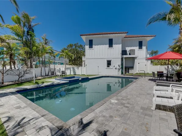 803 Gladiolus St, Anna Maria, FL 34216