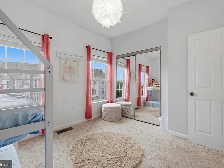 21845 Jarvis Sq — Photo 13