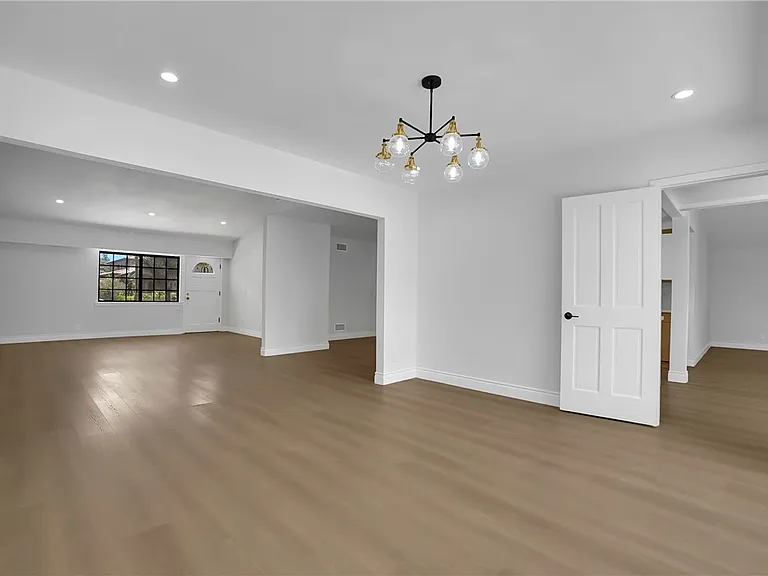 325 W Le Roy Ave — Photo 13