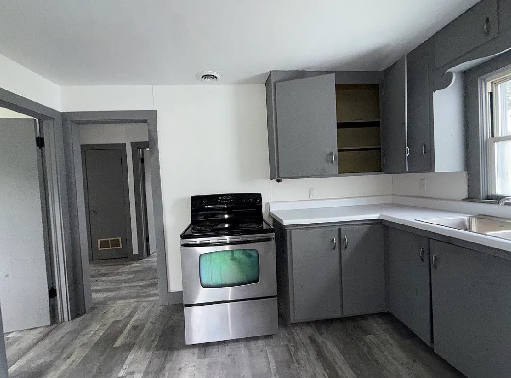 2 bed, 750 sqft, $900 — Photo 2