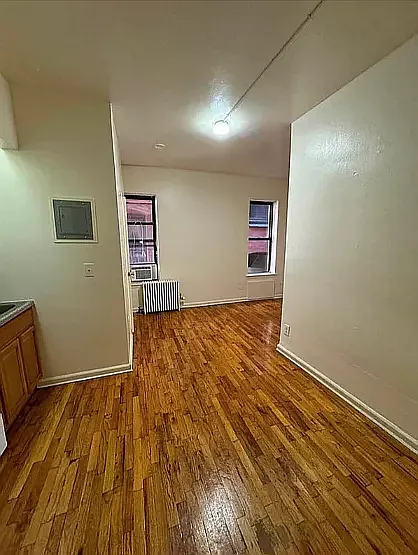 226 E 29th St #2G