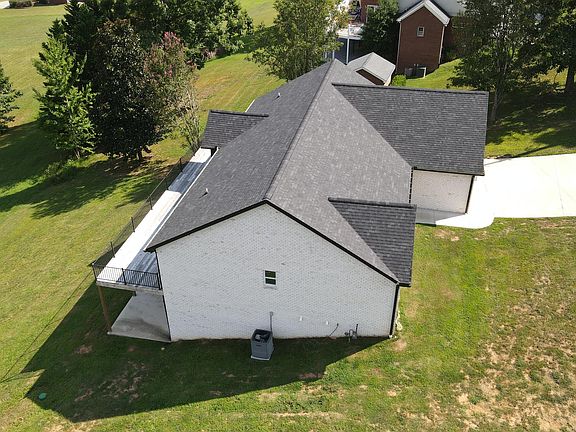 4th image of 450 Lake Vista Dr