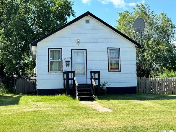 1951 14th STREET W, Prince Albert, SK S6V 3P3