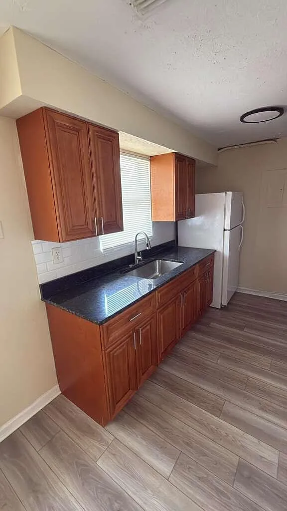 1 bed, 1.0 bath, 800 sqft, $1,700 — Photo 3