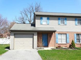 29 Diamond Spring Cir, Akron, PA 17501