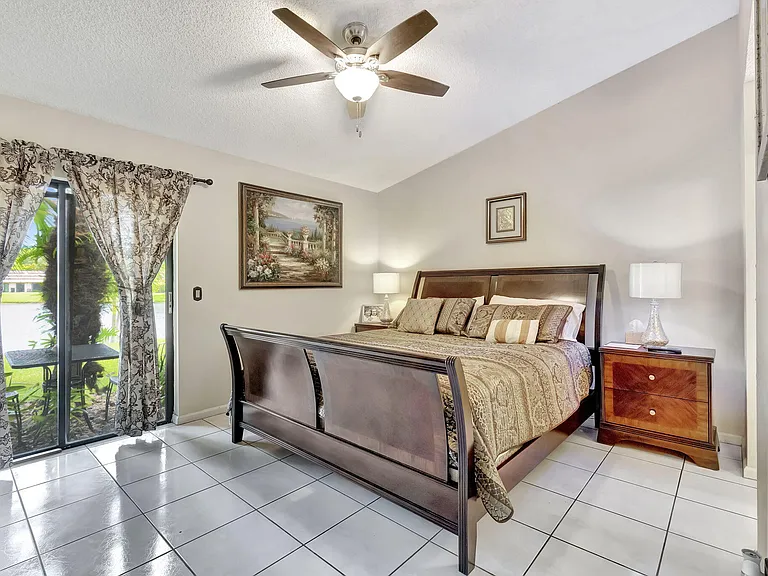 5531 Parkwalk Cir E — Photo 15