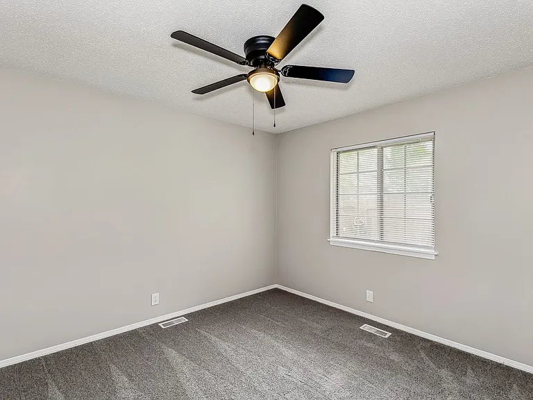 408 S Woodchuck Ln — Photo 12